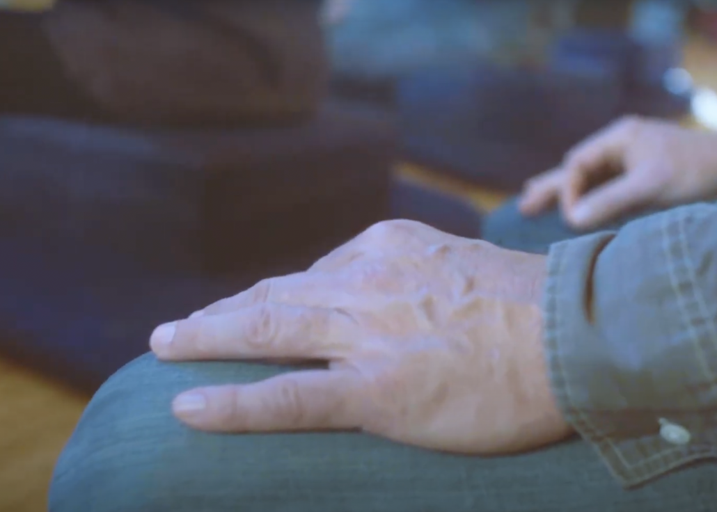 Hands resting on thighs during meditation
